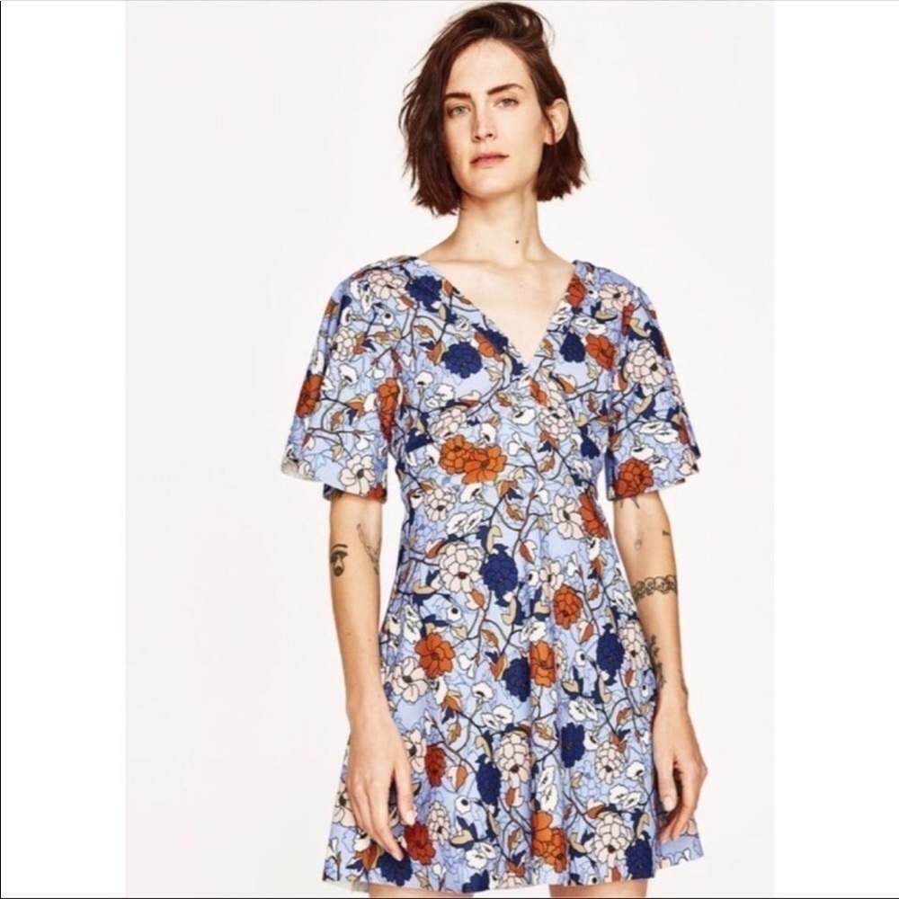 Zara V Neck Back Blue Floral Ruffle Sleeve Small‎